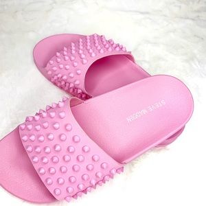 NWT women's Steve Madden bubblegum pink studded Sandal size 6